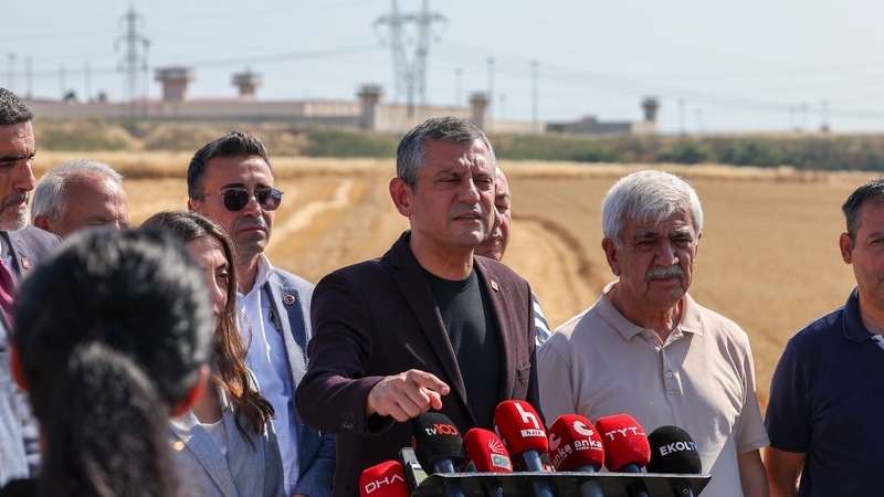 CHP Lideri Özgür Özel: “Cumhuriyet Halk Partisi, Erdoğan’ın Yarattığı Pislikleri İlk Seçimde Çöpe Süpürecek!”