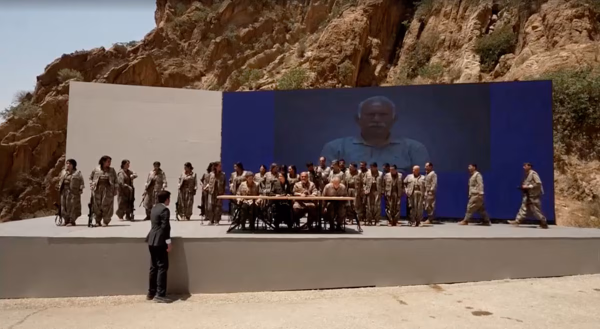 PKK’dan Tarihi Geri Adım: Süleymaniye’de 30 Terörist Silahlarını Yaktı!