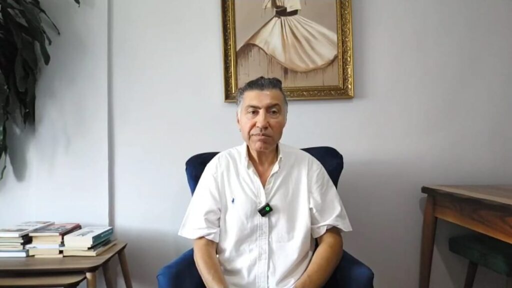 🎙️ Sırrı Er’den Sistem Eleştirisi: “Bozuk Düzende Sağlam Çark Olmaz”