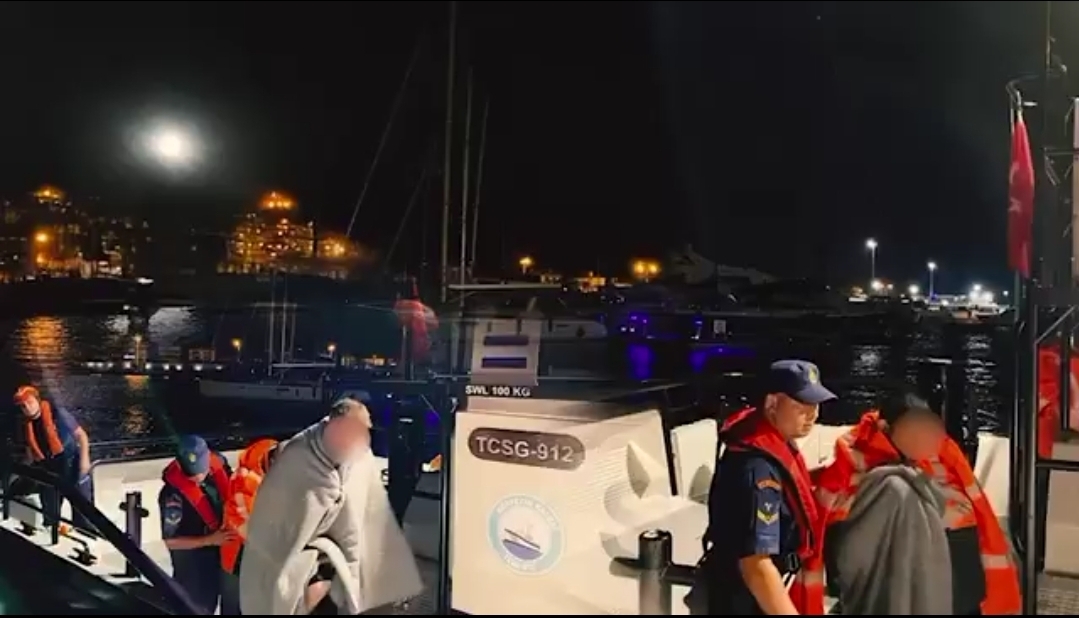 İzmir Karaburun’da Batan Tekneden 3 Vatandaş Kurtarıldı