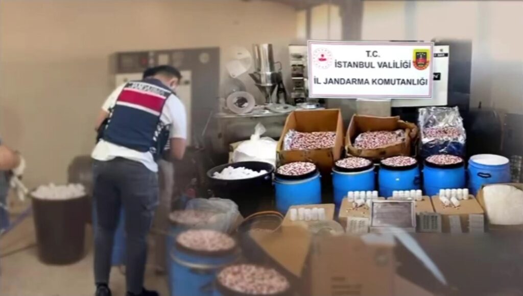 İstanbul’da Jandarmadan Dev Uyuşturucu Operasyonu: 847 Bin Hap Ele Geçirildi