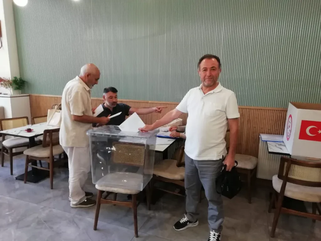 Liberal Parti’den Etimesgut’ta Tarihi Kongre: Erdem Sırmacı Yeniden İlçe Başkanı Seçildi