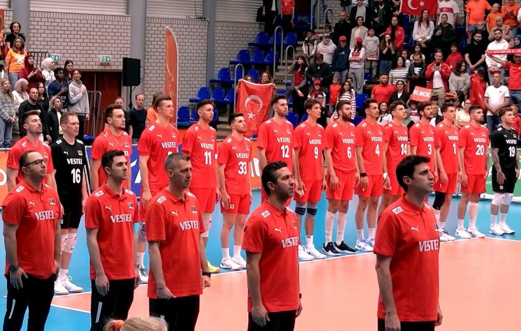🇹🇷🏐 Filenin Efeleri Hollanda’yı 3-1 Mağlup Ederek Tarihinde İlk Kez Çeyrek Finalde!