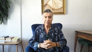 TRT Eski Spikeri Sırrı Er’den “Ayrımsız Adalet” Vurgusu: “Gerçek Gündem Bu, Geri Kalan Laf-ü Güzaftır!”