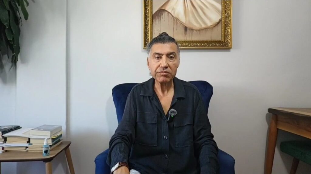 TRT Eski Spikeri ve Uluslararası Basın Kartı (IFC) Sahibi Sırrı Er’den Sert Çıkış: “Adalet Sessiz Kalmamalı, Mağdurlar Unutulmamalı!”