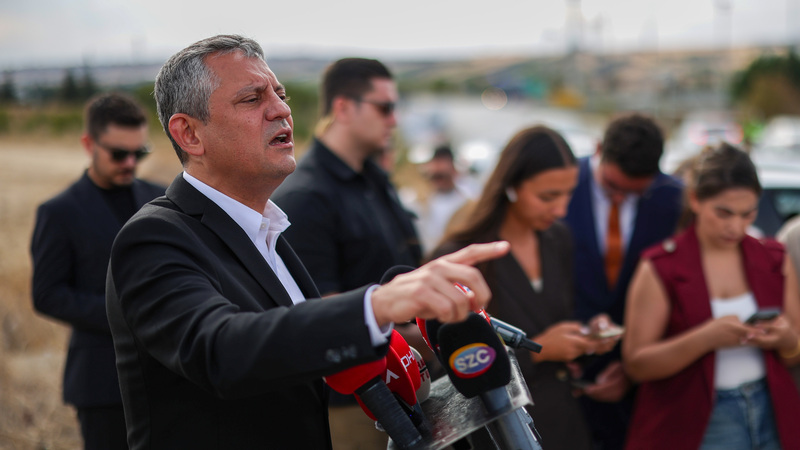 CHP Lideri Özgür Özel Silivri’den Sert Mesajlar: “Anketlerde Birinciyiz, Ne Yaparsanız Yapın Millet Satın Almıyor”