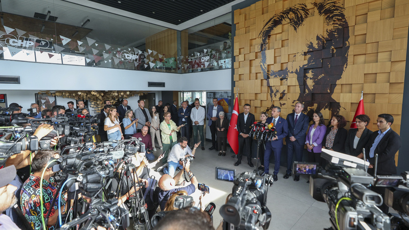 CHP Lideri Özgür Özel: “İktidar Yürüyüşümüz, Araçsallaştırılmış Mahkeme ve Hakimlerce Engellenemez”