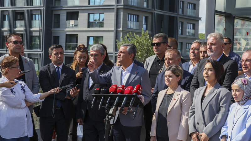 CHP Lideri Özel’den Sert Tepki: “İstanbul İl Başkanlığı Niye Kapalı, Çalışma Ofisimizde Sizin Ne İşiniz Var?”