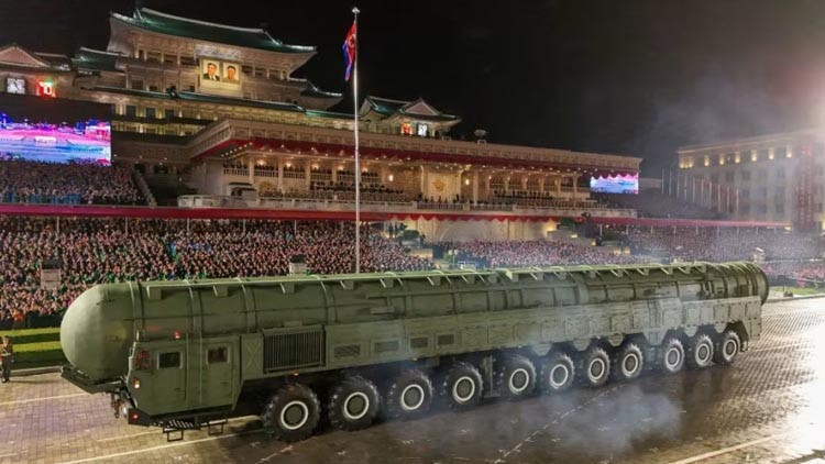 Kuzey Kore 15.000 KM Menzilli Hwasong-20 Füzesiyle Güç Gösterisi Yaptı!