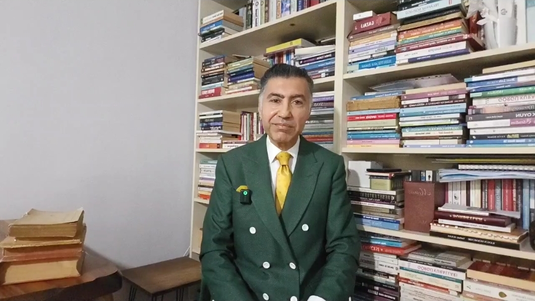 TRT Eski Spikeri Sırrı Er’den Yarınlara Umut Dolu Mesaj: “Umudunu Kaybetme”