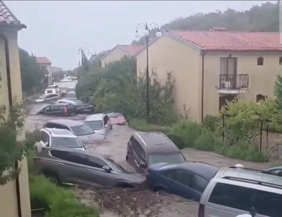 Bulgaristan’da Sel Felaketi: 3 Kişi Hayatını Kaybetti, Tatil Köyleri Sular Altında