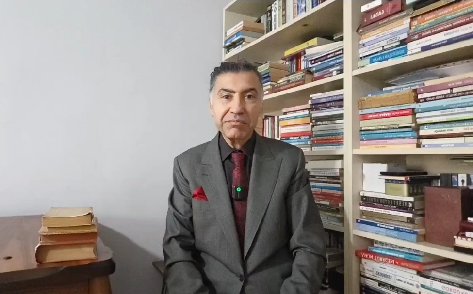 TRT Eski Spikeri Sırrı Er’den Umut ve Adalet Mesajı: “Yarın, Bugünün Cesaretidir!”