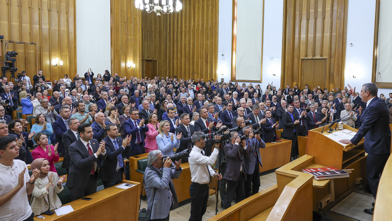 CHP Lideri Özgür Özel: “CHP Geliyor, Tam Bağımsız Türkiye Geliyor”