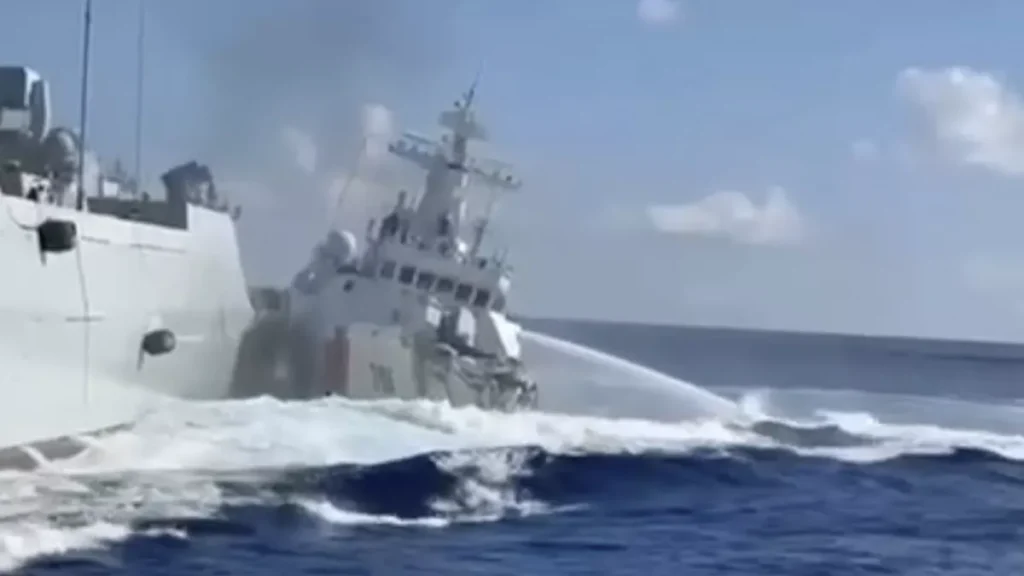 Çin Sahil Güvenlik Gemisi Filipin Gemisine Çarptı: Güney Çin Denizi’nde Gerilim Tırmanıyor