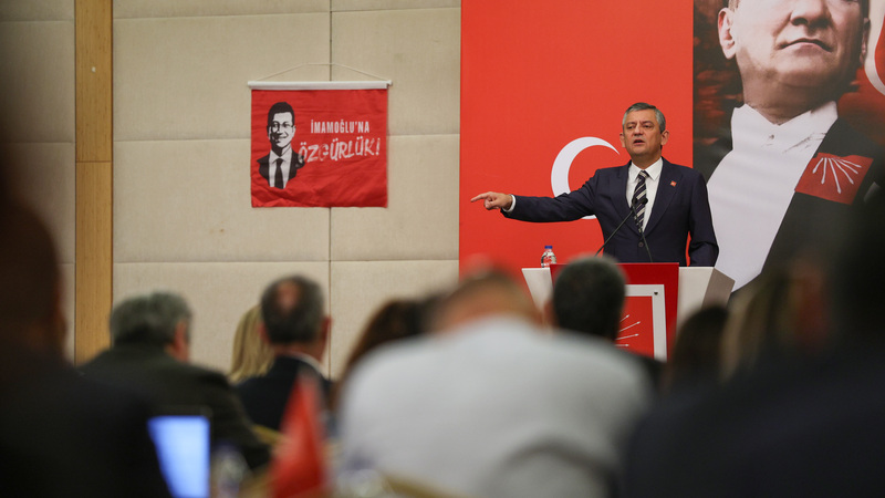 CHP Lideri Özgür Özel: “Ülkenin Yarınlarını Tek Adamın Alıp Kaçmasına, Demokrasiyi Götürmesine İzin Vermeyeceğiz”