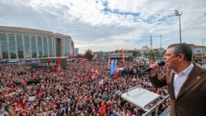 Özgür Özel Çağlayan’a Seslendi: “İçerideki Zulüm Sürdükçe İstanbul Buraya Akın Edecek”