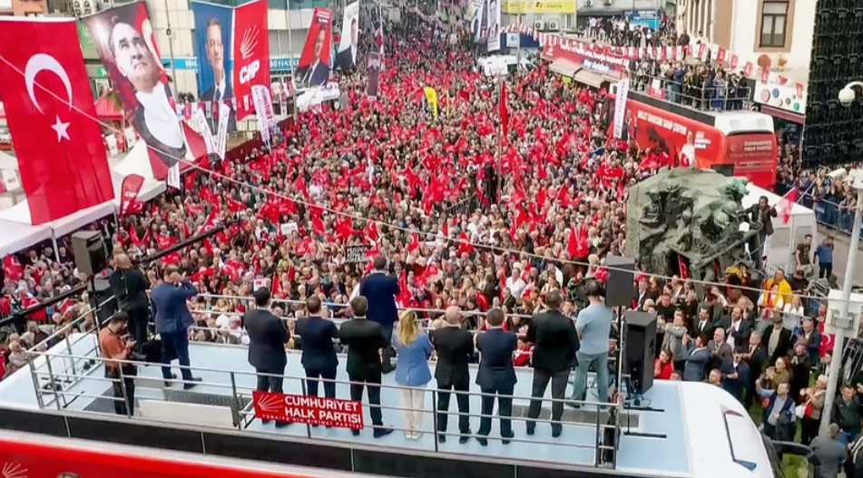 CHP Lideri Özgür Özel Zonguldak’ta Konuştu: “72’nci Meydandayım, Bu Yürüyüş İktidar Yürüyüşüdür”