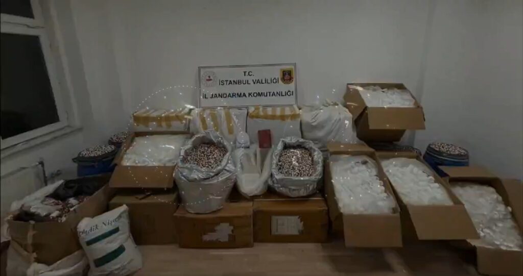 İstanbul’da 150 Bin Sentetik Hap ve 1.230 Kaçak Kanser İlacı Ele Geçirildi