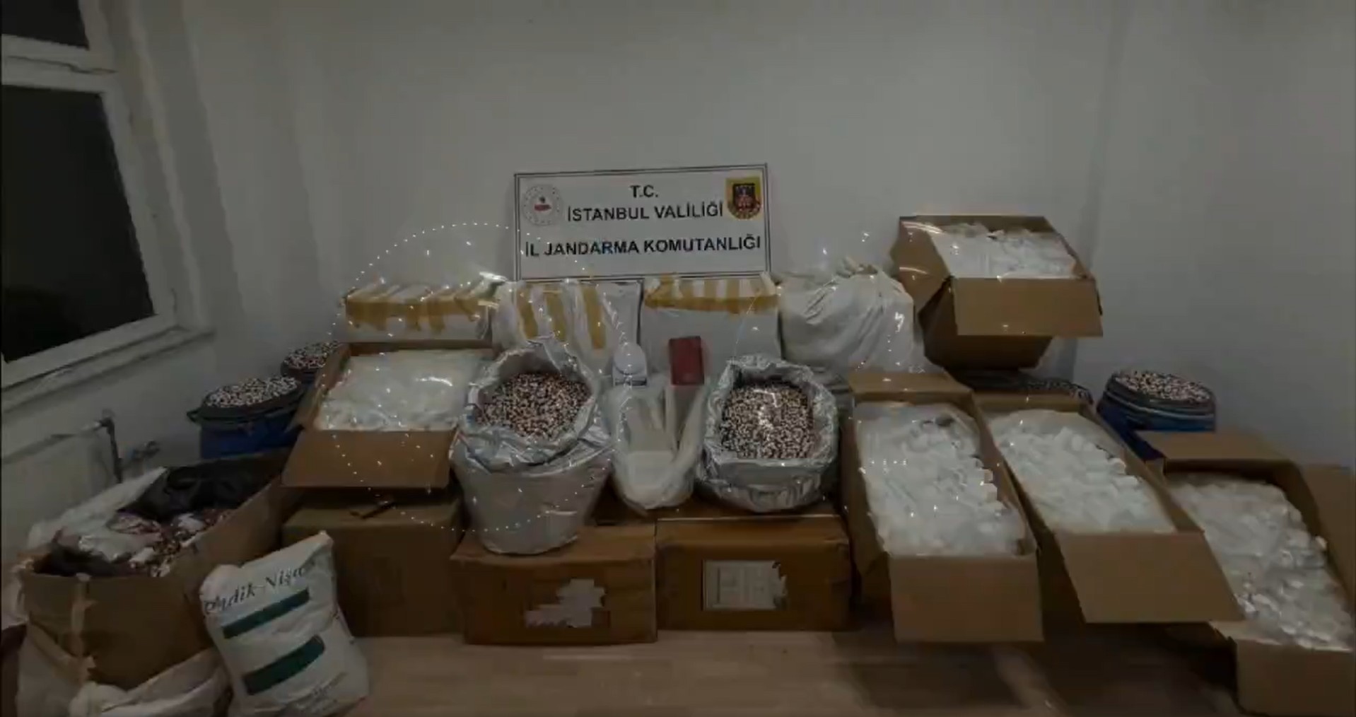 İstanbul’da 150 Bin Sentetik Hap ve 1.230 Kaçak Kanser İlacı Ele Geçirildi