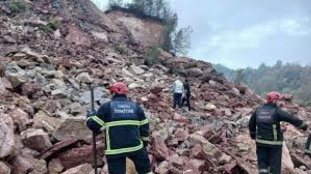 Ordu Fatsa’da Taş Ocağında Göçük: 2 İşçi Enkaz Altında! Kurtarma Çalışmaları Sürüyor