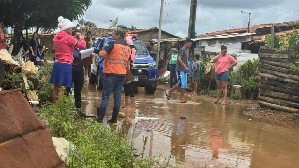 Brezilya’da Şiddetli Yağış Felakete Dönüştü: Adam Araçla Sel Sularına Kapıldı!
