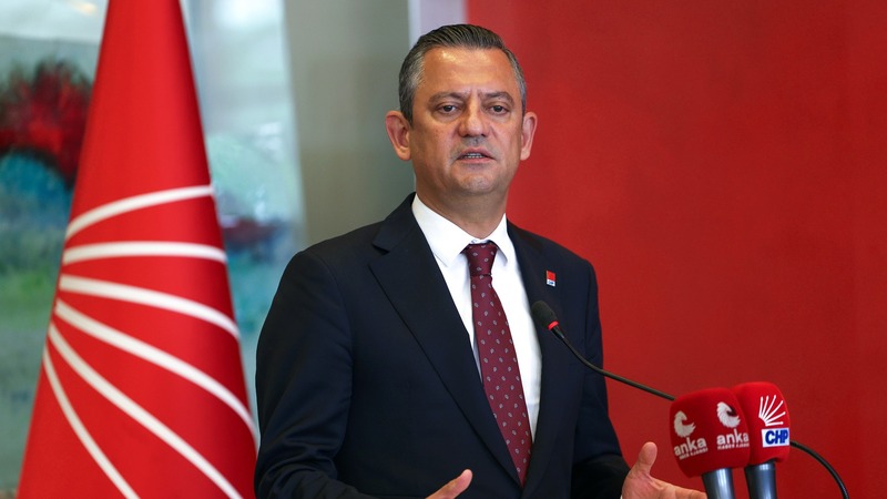 Özgür Özel’den 6 Şubat Depremlerinin 1000’inci Gününde Sert Eleştiri: “Cumhurbaşkanı Sözünü Tutmadı!”