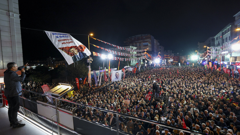 CHP Lideri Özgür Özel’den Sultanbeyli’de Sert Çıkış: “Cesaretiniz Varsa Yargılamaları Canlı Yayınlayın!”