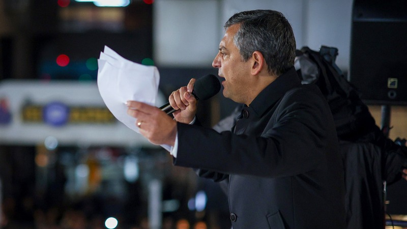 CHP Lideri Özgür Özel’den Akın Gürlek’e “Eti Maden’in Lüksemburg Maaşı” Sorusu: “Bu Haysiyet Cellatlığının Karşılığı mı?”