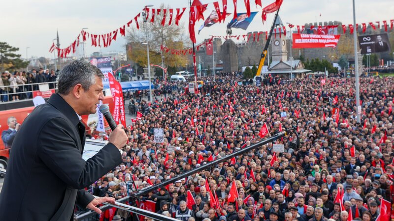 CHP Lideri Özgür Özel Kayseri’den İktidara Yüklendi: “75 Değil 750 Eylem Olsa Bu Haksızlık Bitmeden Durmayacağım”