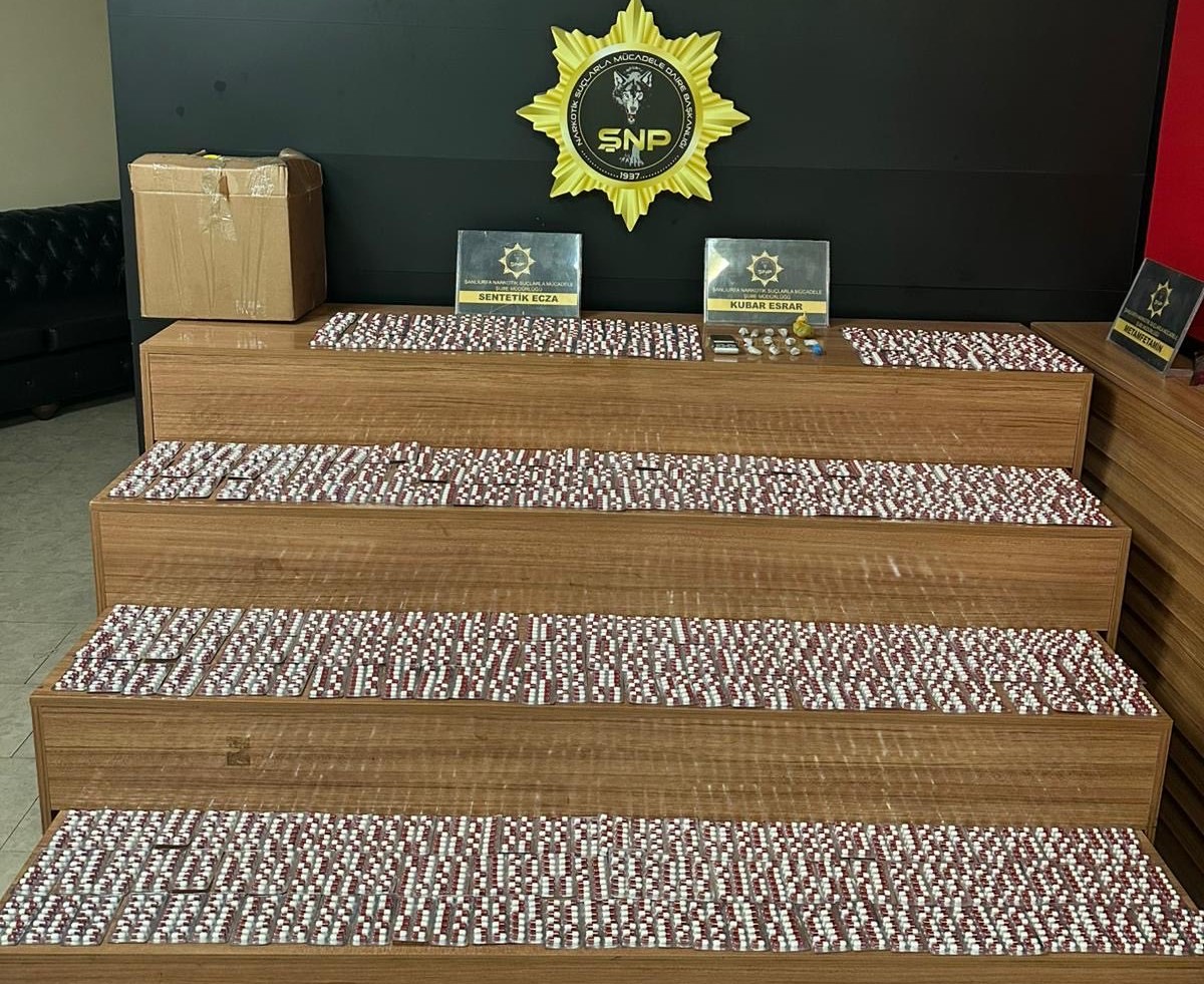 Şanlıurfa’da Uyuşturucuya Darbe: 5 Bin 54 Sentetik Hap Ele Geçirildi, 3 Kişi Gözaltında