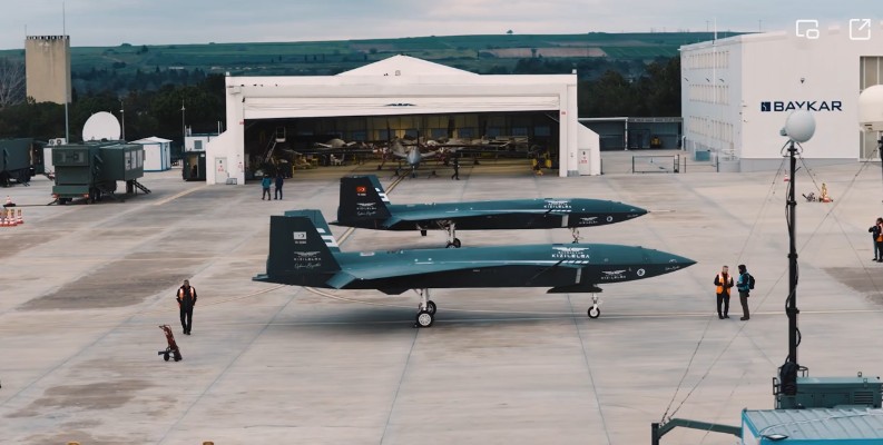 Dünyada Bir İlk: İki Bayraktar KIZILELMA Otonom Yakın Kol Uçuşunu Başardı