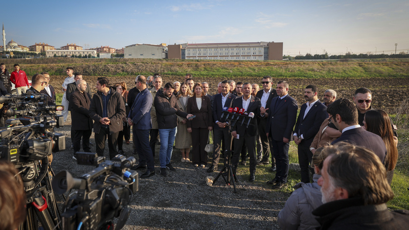 Chp Lideri Özgür Özel: “1000 Odalı Sarayın Hangi Odasını Açsa Karşısındayım; Beni İzlediğini Biliyorum, İzlemeye Devam Etsin”