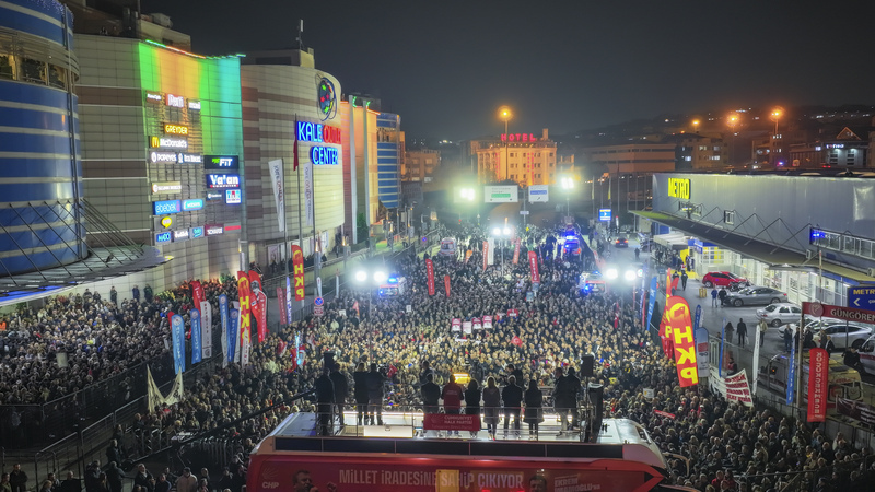 CHP Lideri Özgür Özel’den Güngören Mitinginde Sert Mesajlar: Vakit Mücadele Vakti – Asgari Ücret, Emek, Adalet Mesajları”
