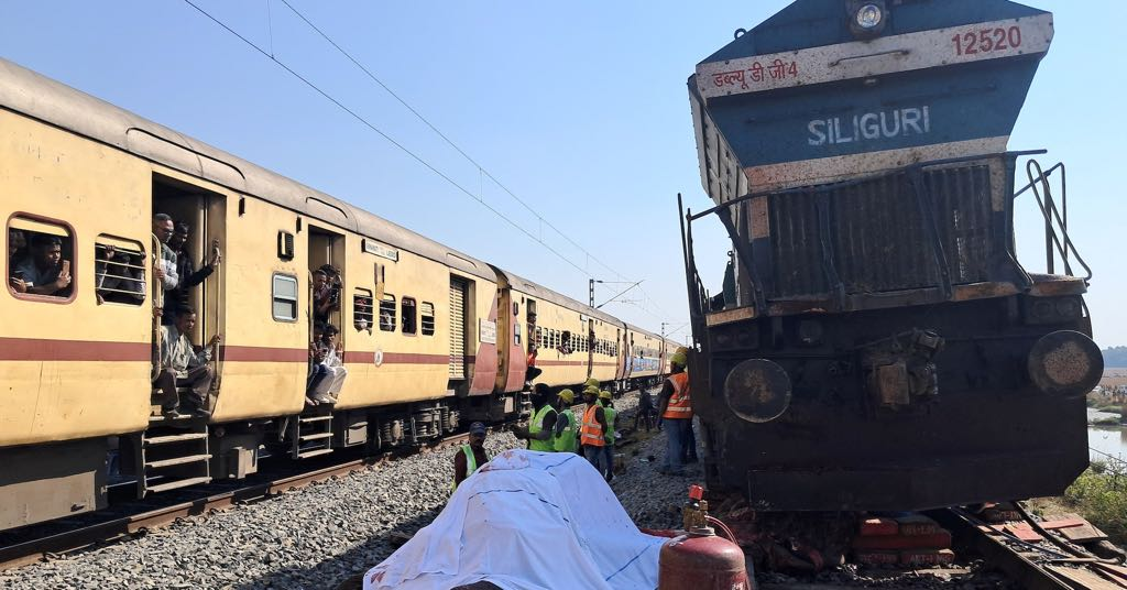 Assam’da Tren Fil Sürüsüne Çarptı: 7 Fil Öldü, 1 Yaralı