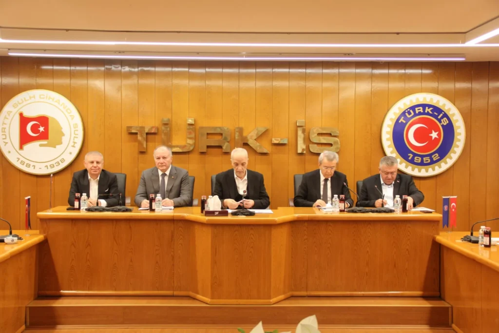 TÜRK-İŞ Genel Başkanı Ergün Atalay’dan Asgari Ücret Mesajı: “Bu Ücretle Bir Haftayı Tamamlamak Mümkün Değil”