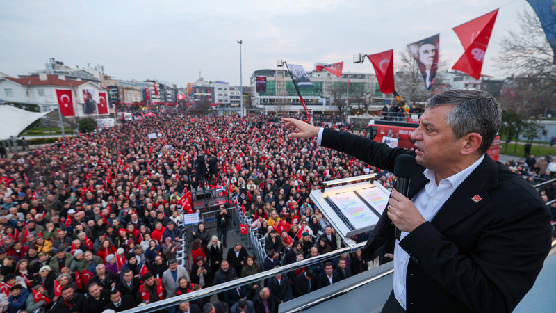 Özgür Özel’den Yalova’da Sert Mesajlar: “Emekliyi Tabuta Sokmaya Utanmayanlar, O Tabutu Meclis’e Sokmaya Utanıyor”