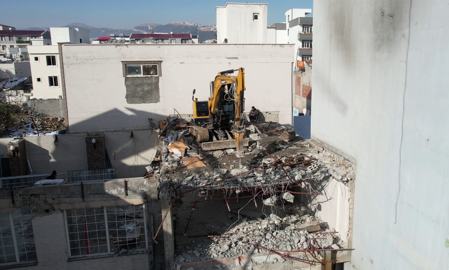 Adıyaman’da Binalar Daha Güvenli Şekilde Yıkılıyor