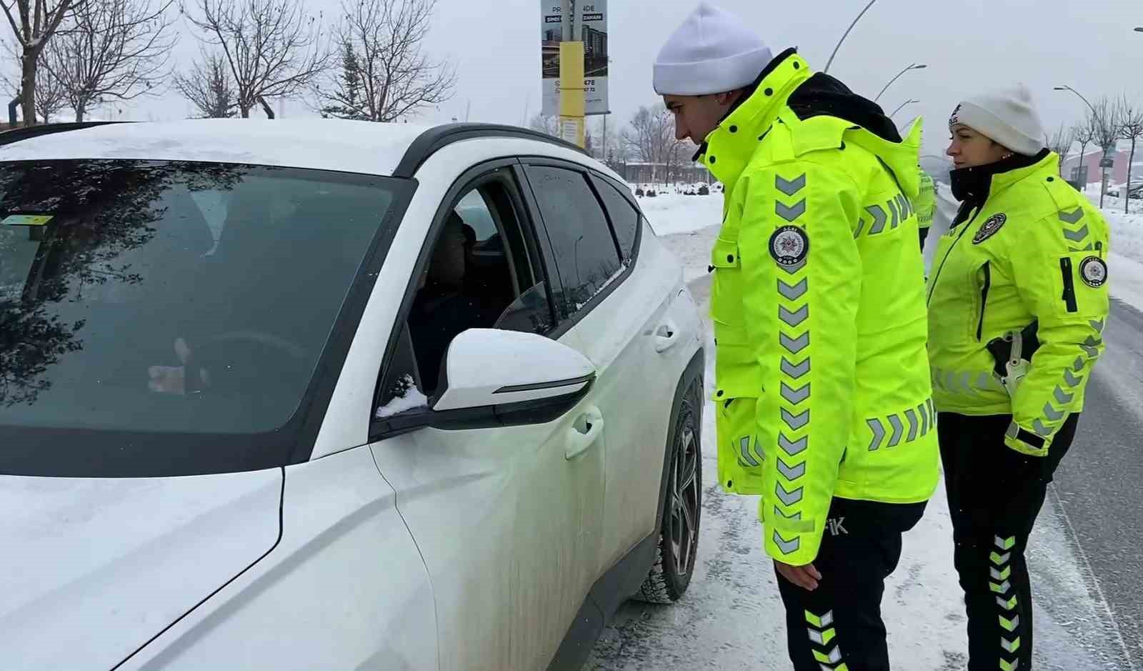 Ağrı’da Kış Şartlarına Yönelik Trafik Denetimleri Sürdürülüyor
