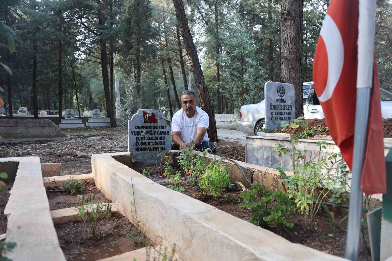 Ailesi Depremde Enkaz Altında Kalan Acılı Baba, Eşi ve İki Evladının Öldüğü Yağmur Apartmanı’nda Suçluların Cezalarının Çekmesini İstiyor