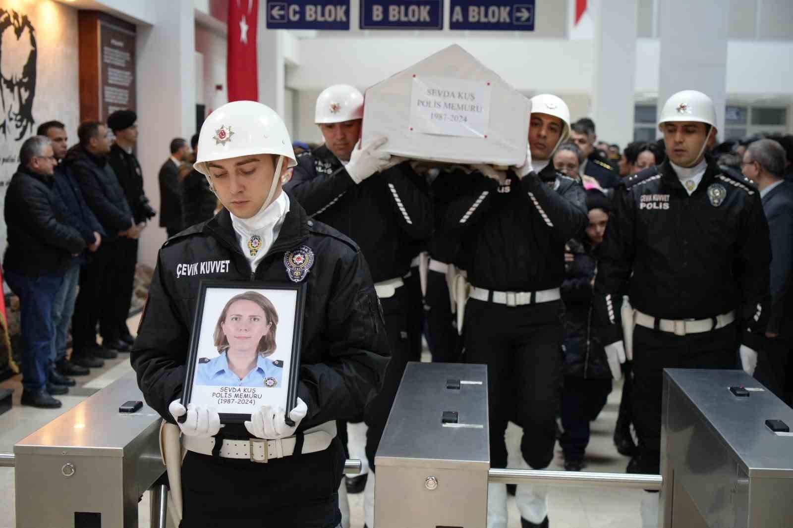 Annesini Öldüren Babasına “Neden Kıydın Anneme” Feryadı