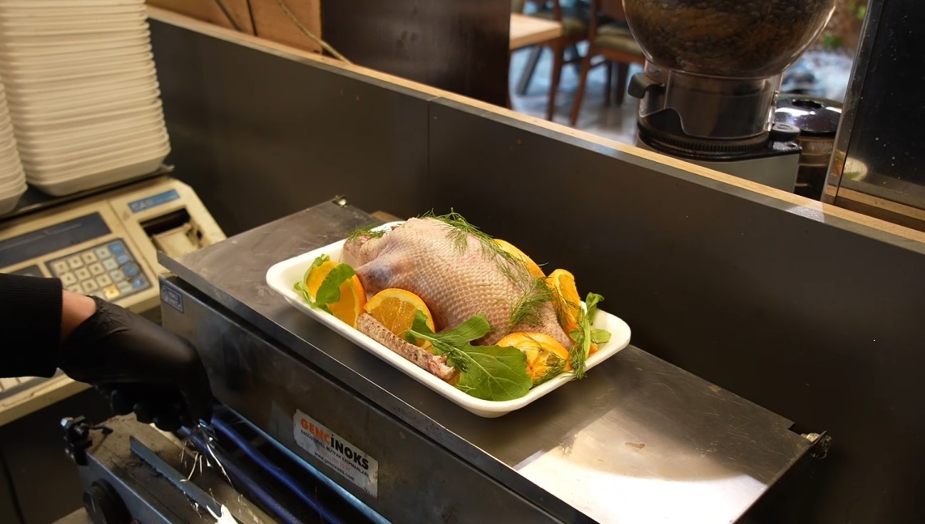 Arnavutköy’de Anne Adayı İstedi, Başkan Mustafa Candaroğlu Kolları Sıvadı