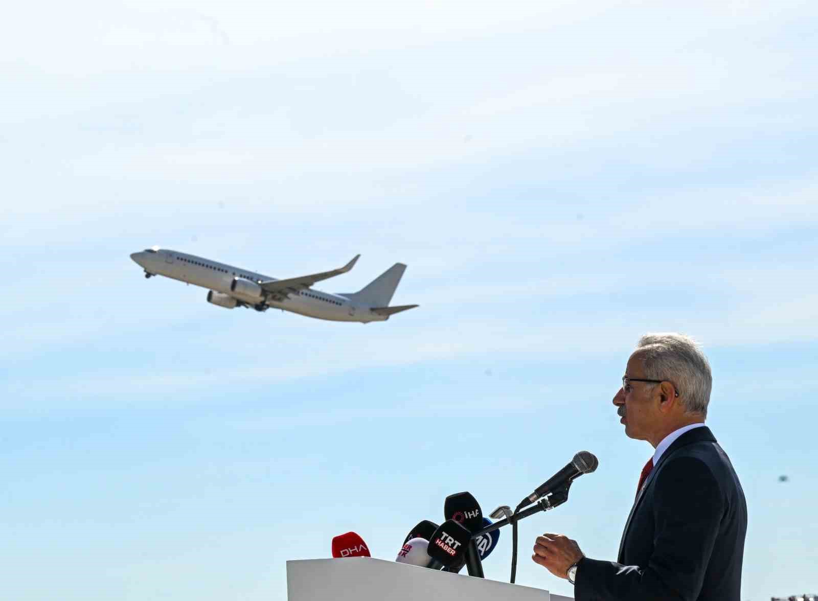 Bakan Uraloğlu: “4 Ocak’ta 2 Bin 177 Transit Uçuşla Türk Hava Sahasında Tüm Zamanların En Yüksek Günlük Transit Uçuş Sayısına Ulaştık”