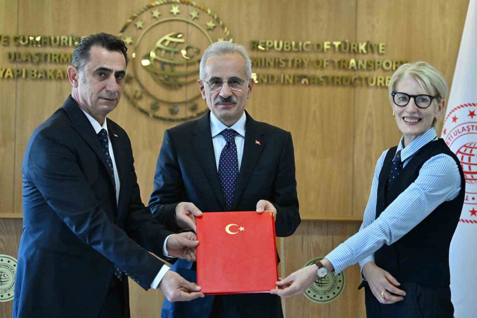 Bakan Uraloğlu: “Türkiye Tarafında Prototip Üretim Merkezi Olarak Türasaş Projede Merkez Rol Üstlenecek”