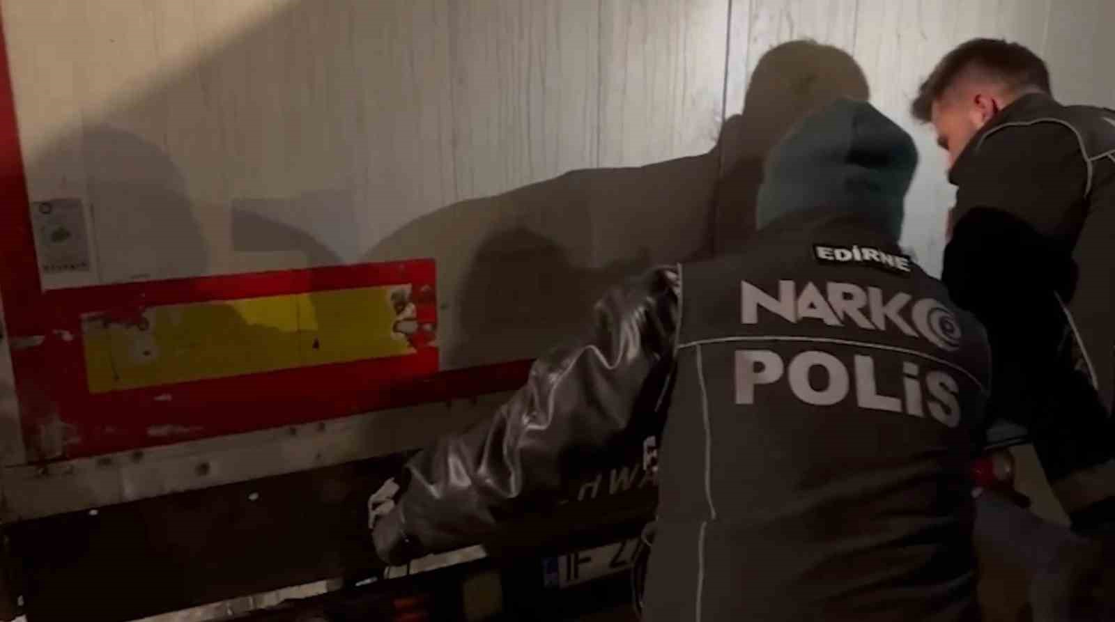 Bakan Yerlikaya: “220,7 Kilogram Kokain ve 69 Kilogram Skunk Ele Geçirildi”