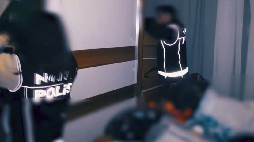 Bakan Yerlikaya: “Eş Zamanlı Olarak Düzenlenen Operasyonlarda 7 Şüpheliyi Yakaladık”