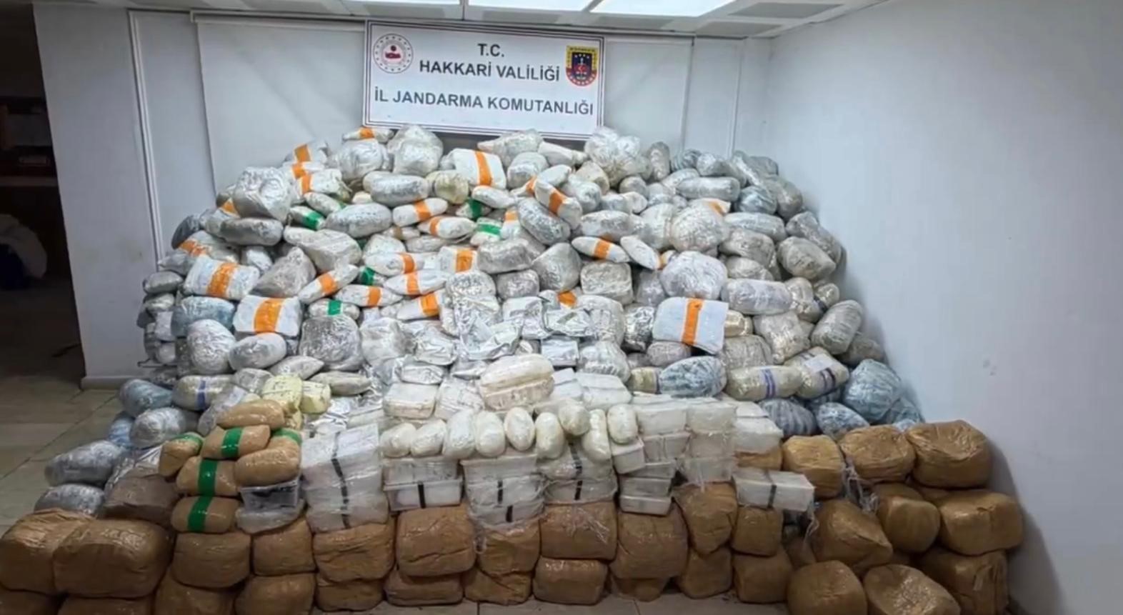 Bakan Yerlikaya: “Yüksekova Kırsalında 860 Kilogram Uyuşturucu Madde Ele Geçirildi”