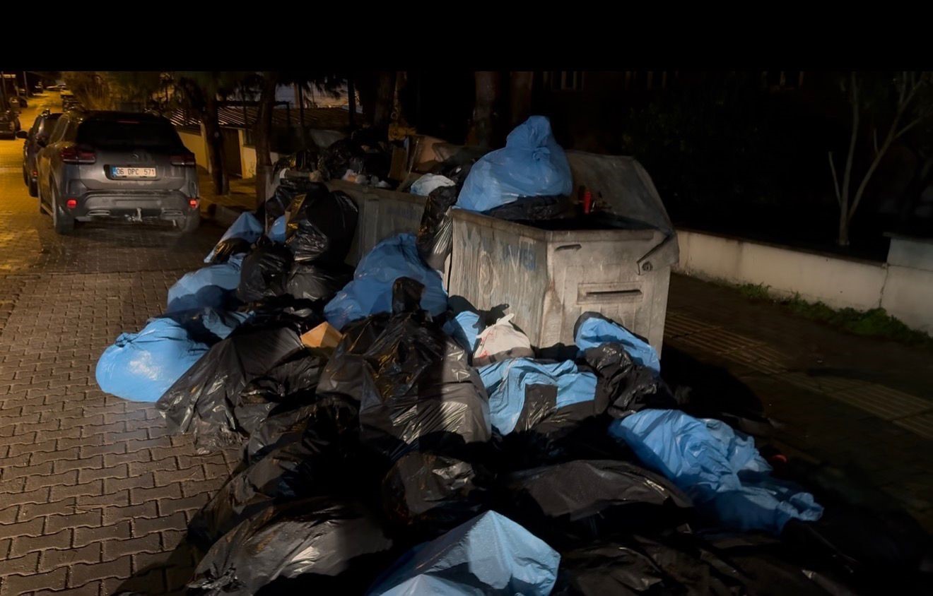 Bandırma’da Sağlık Kuruluşunun Yanında Skandal Manzara