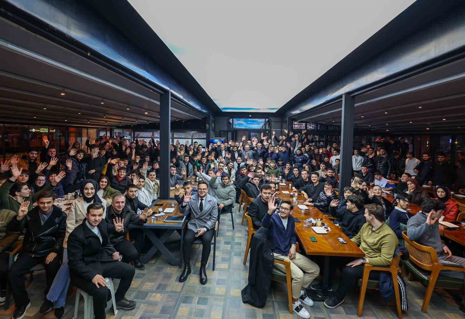 Başkan Alemdar: “Gençlerin Yarınları İçin Şehrimizde Büyük Yatırımları Hayata Geçiriyoruz”