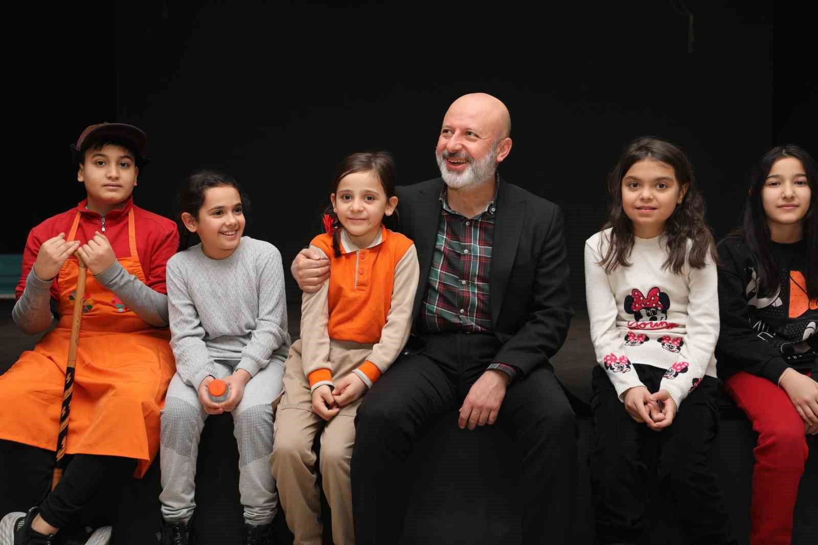 Başkan Çolakbayrakdar: Evlatlarımız Tatilde Eğlenirken Öğreniyor”