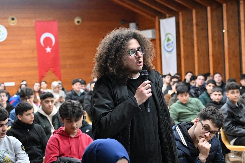 Başkan Vekili Karadeniz, “Gençlik Kampları” Programında Öğrencilerin Sorularını Yanıtladı